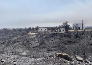 Miçotakis’ten yangından etkilenen turistlere tatil kelamı