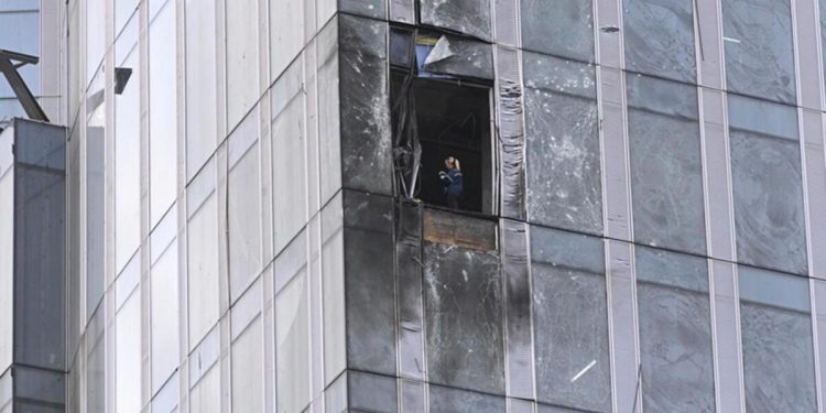 Moskova’ya taarruz şoku! 5 katlı binaya isabet etti