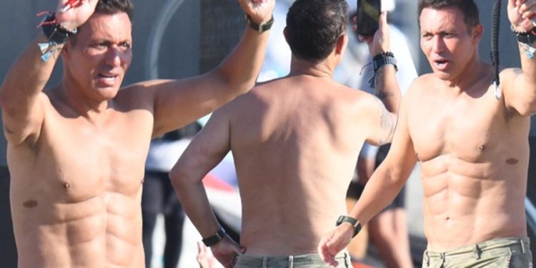 Mustafa Sandal’ın kasları uydurma mi?