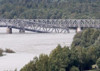 Norveç’te şiddetli yağışlar nedeniyle demir yolu köprüsü çöktü