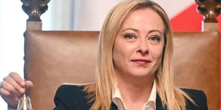 Ödeme yapmadan kaçan turistlerin hesabını başbakan ödedi