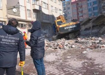 Orta hasarlı binalar yıkılacak mı?  Bakan Özhaseki husus hakkında merak edilen soruları yanıtladı