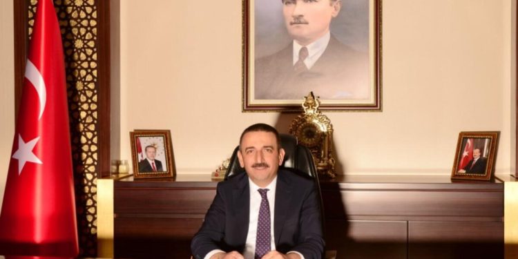 Osman Hacıbektaşoğlu kimdir, nereli, kaç yaşında? Zonguldak Valisi Osman Hacıbektaşoğlu biyografi ve meslek bilgileri