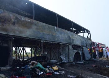 Pakistan’da dehşetli kaza: 20 meyyit, 15 yaralı