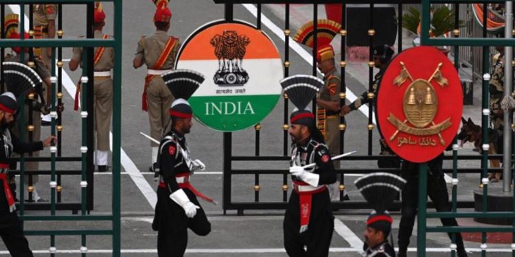 Pakistan’ın bağımsızlık günü kana bulandı! 2 meyyit, 50 yaralı…