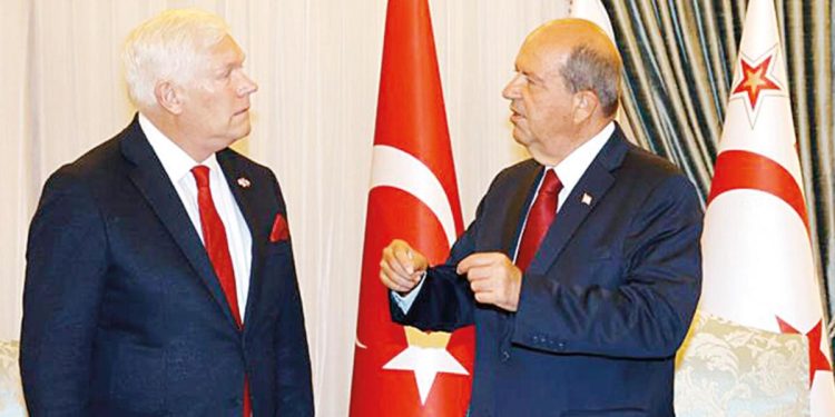 Rumları çıldırtan ziyaret! Yiğit Amerikalı KKTC’ye gitti, Tatar ile buluştu