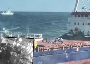 Rus askerinin Türk gemisine baskın anı kamerada