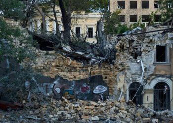 Rusya Odessa’daki liman tesislerini vurdu