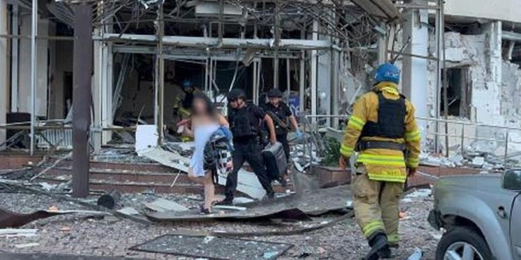 Rusya Zaporijya’da bir otele saldırdı