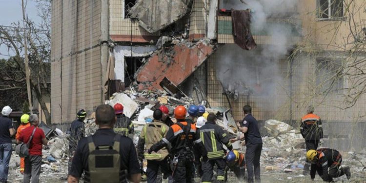 Rusya’dan Ukrayna’ya füze saldırısı: 6 meyyit, 75 yaralı