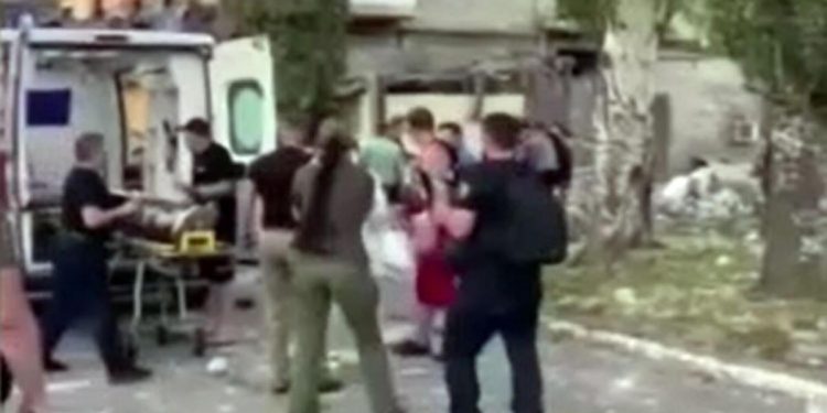 Rusya’dan yerleşim bölgesine füze saldırısı: 5 meyyit, 31 yaralı