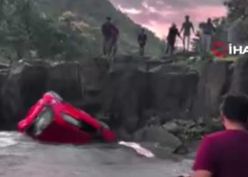 Şelale kıyısında can pazarı! Baba kızın endişe dolu anları…