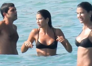 Serin sohbet! Berrak Tüzünataç erkek arkadaşıyla tatilde…