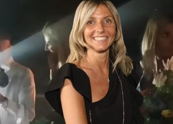 Sosyete şokta! Ünlü milyoner nişan partisinde fotoğrafları gösterip aldatıldığını açıkladı