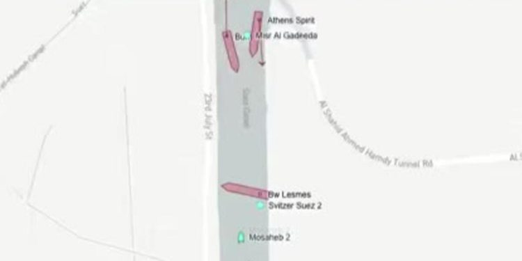 Süveyş Kanalı’nda kaza: Petrol tankeri, karaya oturan LNG yüklü tankere çarptı