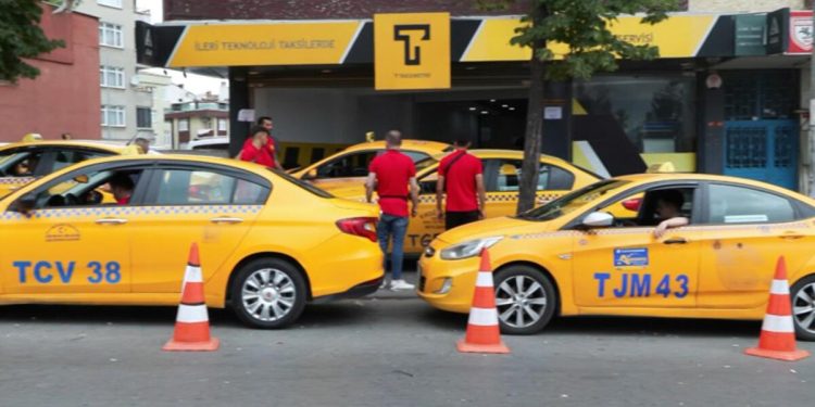 Taksiciler taksimetre ayar kuyruğuna girdi