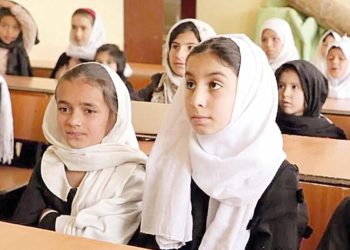 Taliban’dan kız çocuklarına eğitimde 10 yaş sonu