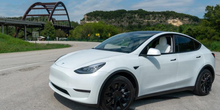 Tesla fiyat düşürdü