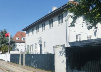 Türk Büyükelçiliği önünde alçak aksiyon