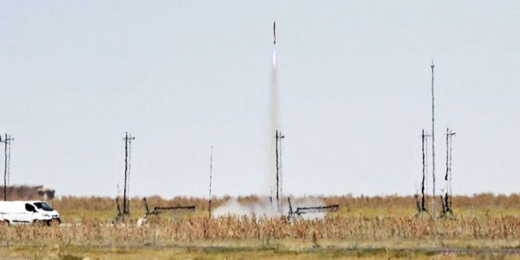 Tuz Gölü semalarında yerli roketler yarıştı