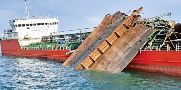 Ukrayna bu sefer Rus tankerini vurdu… Karadeniz’de ateşle oyun