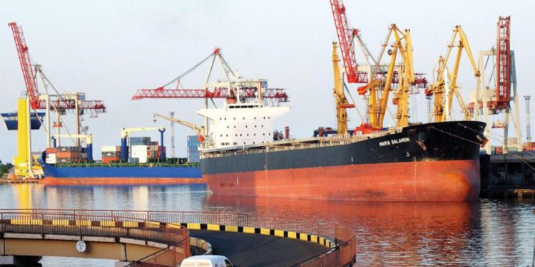 Ukrayna Karadeniz’de kendi koridorunu açtı