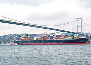 Ukrayna koridorundan birinci gemi kıyıdan geldi