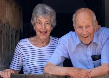  Ünlü sunucuya acı şok: Anne ve babası tıpkı anda trafik kazasında öldü… ‘Birlikte gitmelerinden teselli buluyoruz’