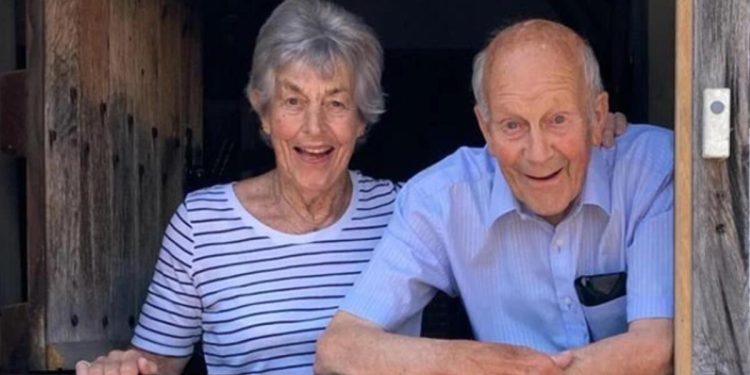  Ünlü sunucuya acı şok: Anne ve babası tıpkı anda trafik kazasında öldü… ‘Birlikte gitmelerinden teselli buluyoruz’