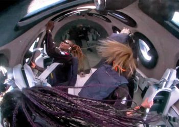 Uzayın birinci turistleri! Artık parasını ödeyen uzayda