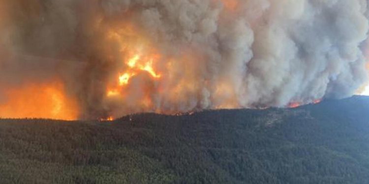 Yangın kabusu sürüyor… Kanada’da fevkalâde hal ilan etti!