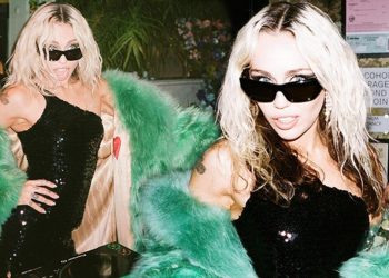 15 yaşında verdiği olay yaratan yarı çıplak savundu: Ailem fotoğraf çekilirken yanımdaydı