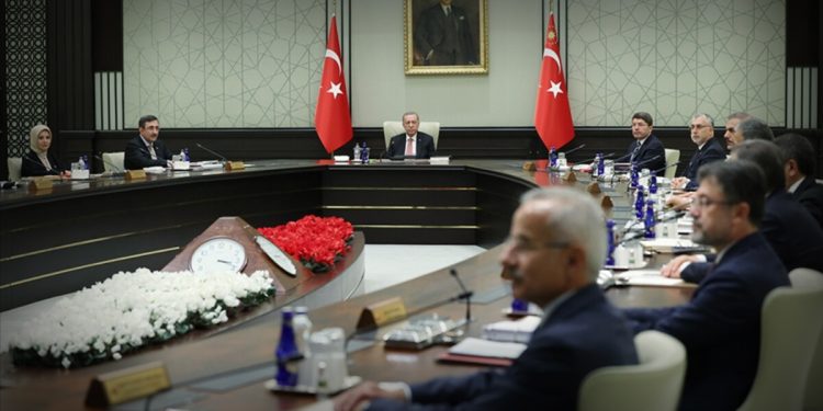 Kabine bugün toplanıyor: İşte masadaki konular