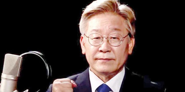 Açlık grevindeydi… Güney Koreli siyasetçi hastaneye kaldırıldı