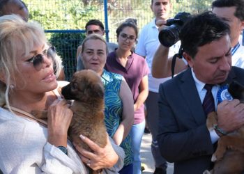 Ajda Pekkan’dan manalı ziyaret