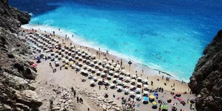 Antalya 8 ayda 10 milyon turist ağırladı