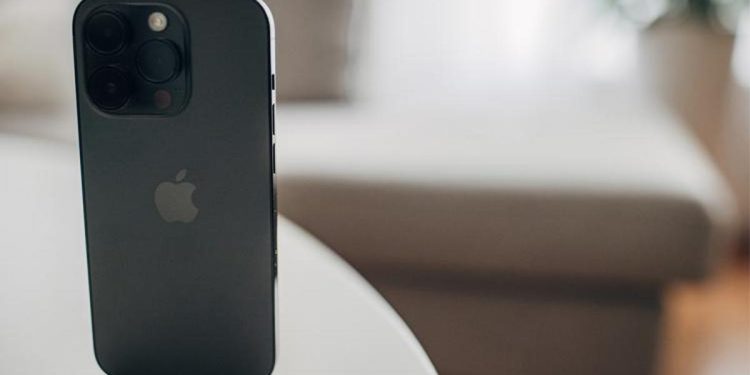 Apple Çin’de büyük yara aldı