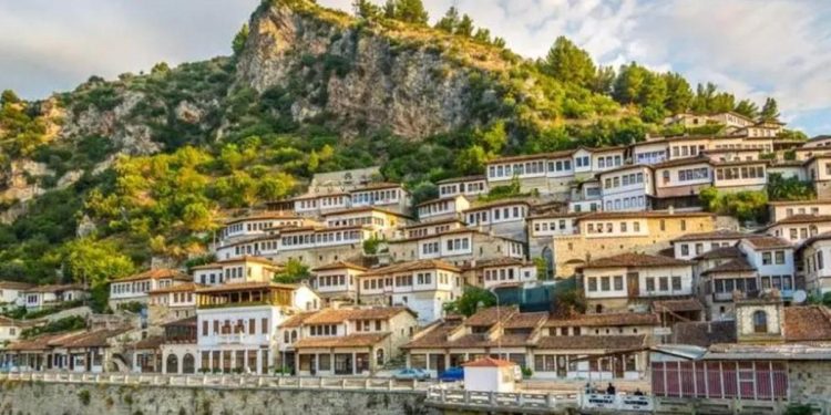 Arnavutluk vize istiyor mu? Arnavutluk’a kimlikle gidiliyor mu?