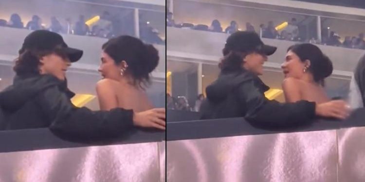 Aşkın birinci fotoğrafı! Aylardır sevgili oldukları sav ediliyordu: Konserde bu türlü yakalandılar