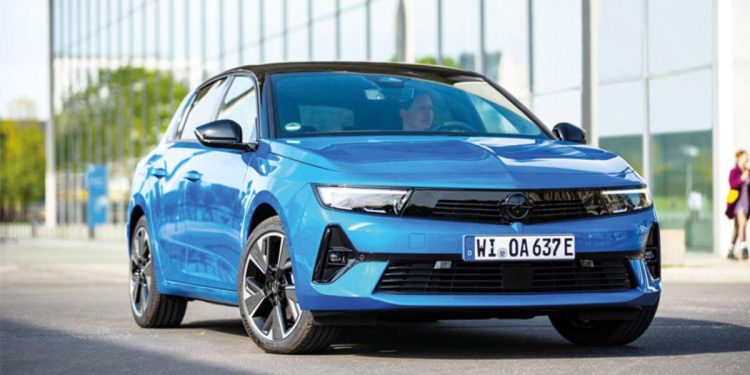 Astra’nın elektriklisi benzinliden ucuza geldi