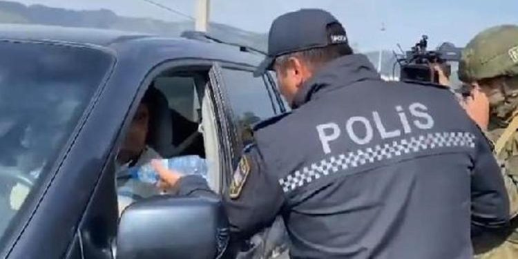 Azerbaycan imgeleri paylaştı: Karabağ’daki Ermeni sivillerin muhtaçlıklarını karşılıyor