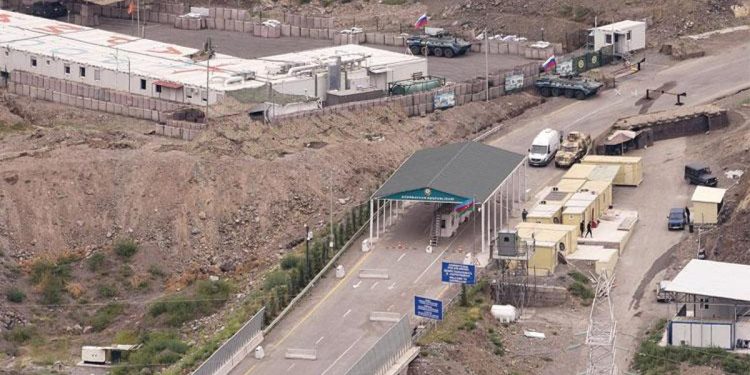 Azerbaycan’dan zeytindalı: Laçın koridoru için geçiş müsaadesi verildi