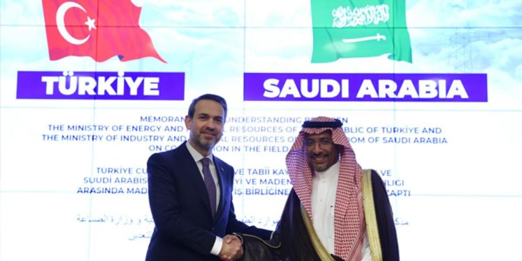 Bakan Bayraktar: Suudi Arabistan’la geniş iş birliğinin önünü açmış olduk