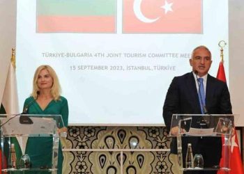 Bakan Ersoy: Bulgaristan hava yollarının uçuşlarını artırması turist hacmini de artıracak