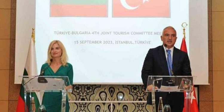 Bakan Ersoy: Bulgaristan hava yollarının uçuşlarını artırması turist hacmini de artıracak