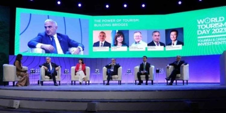 Bakan Ersoy, Suudi Arabistan’da “Turizmin Gücü: Köprüler Kurmak” paneline katıldı