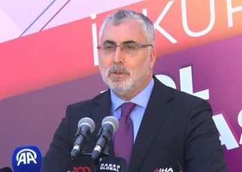 Bakan Işıkhan: Gençlere yanlarında olduğumuzu hissettirmeyi hedefliyoruz
