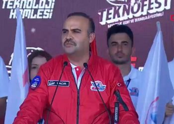 Bakan Kacır: 20 yıla yüz yıllık projeleri sığdırma uğraşında olduk