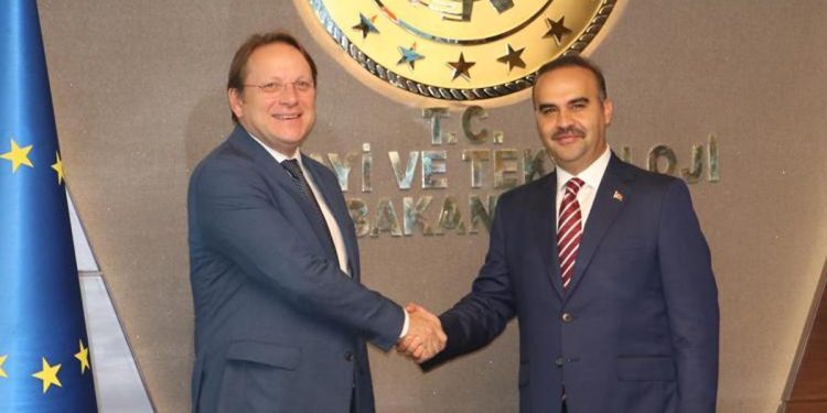 Bakan Kacır, AB’den vize serbestisi talep etti