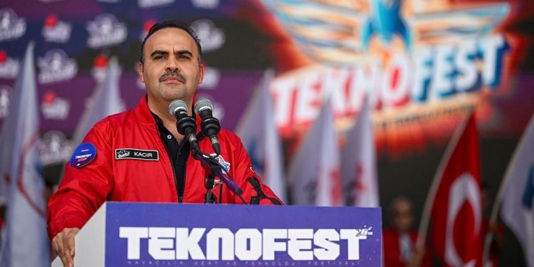 Bakan Kacır duyurdu: TÜBİTAK bursları yükseltildi